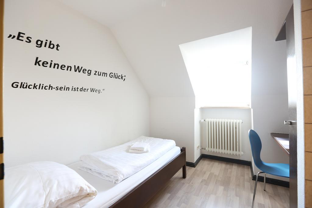 Kolping Hostel Trier Im Warsberger Hof Ruang foto