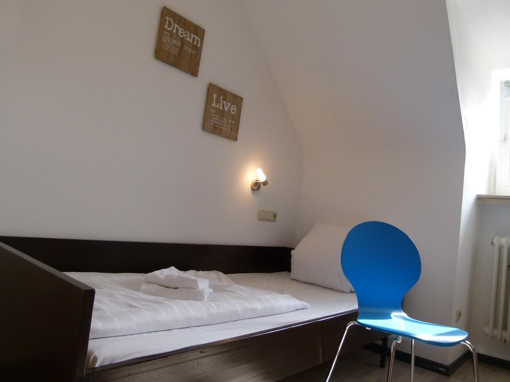 Kolping Hostel Trier Im Warsberger Hof Ruang foto